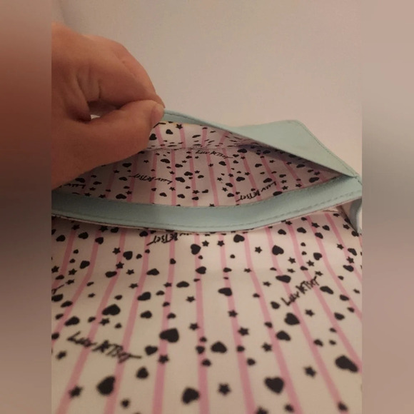 Luv Betsey by Betsey Johnson Hologram Silver Quilted Star Crossbag - Picture 9 of 12